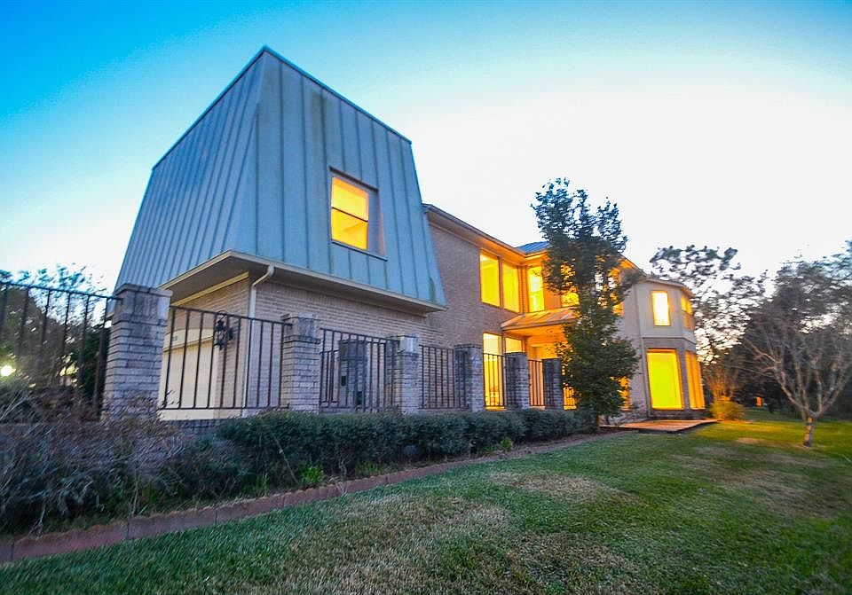 1st image of 2702 Oakmont Ln