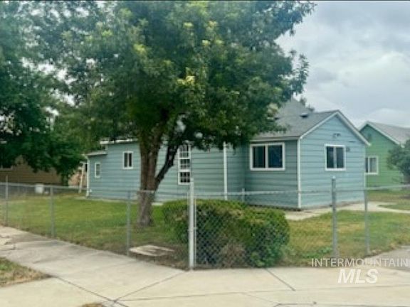 3rd image of 128 9th Ave N