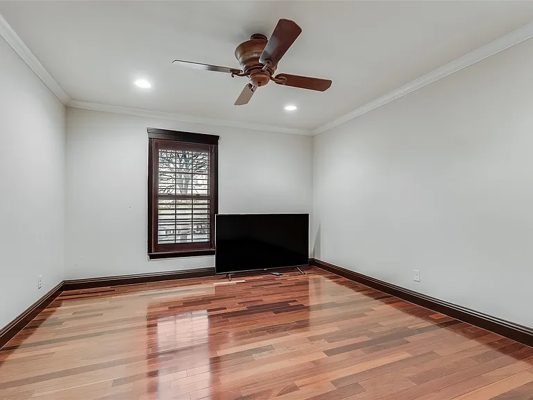 4900 Balcones Dr — Photo 29