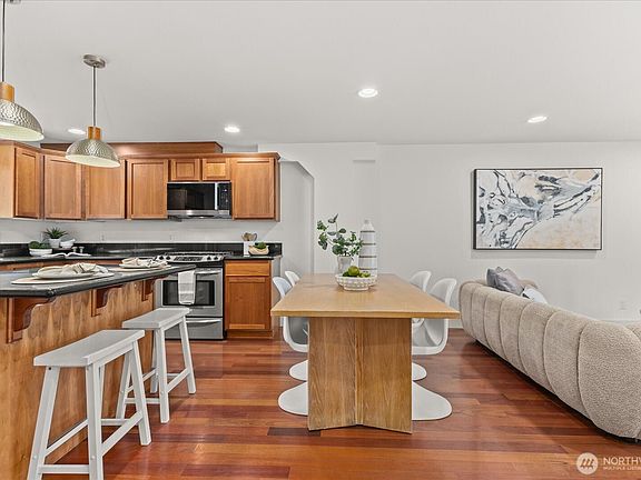 4th image of 2024 W Bertona Street