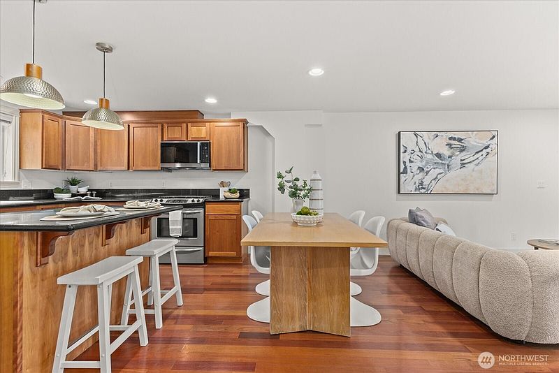 4th image of 2024 W Bertona Street