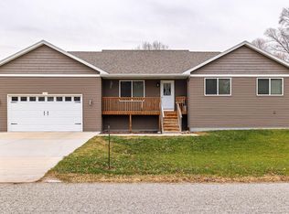1609 Manor Dr NE, Alexandria, MN 56308