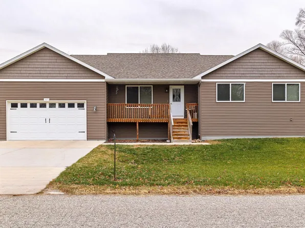 1609 Manor Dr NE, Alexandria, MN 56308