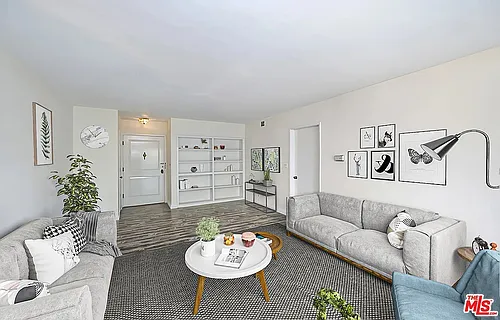 837 S Windsor Blvd #7 Photo 1