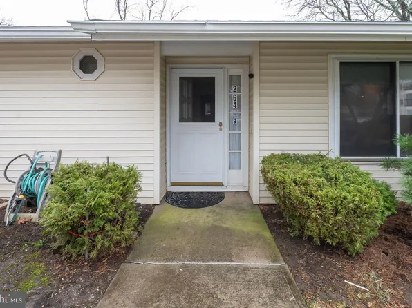 264 B Crosse Dr, Monroe Township, NJ 08831