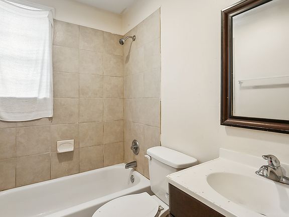 2nd image of 2700 Frenchmen St Unit 3