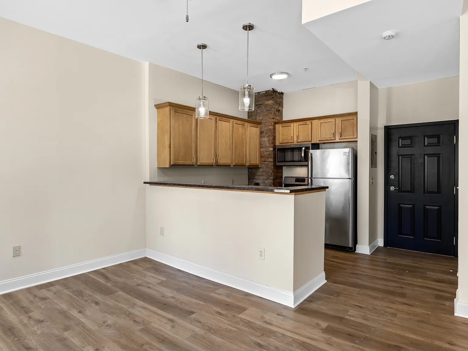 1 bed, 1.5 bath, 900 sqft, $1,900 — Photo 1