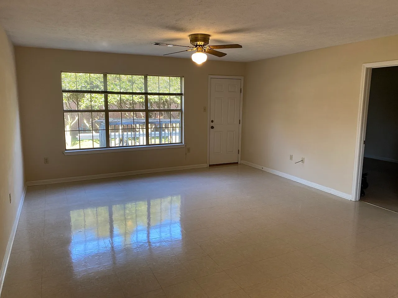 2823 College Ave — Photo 3