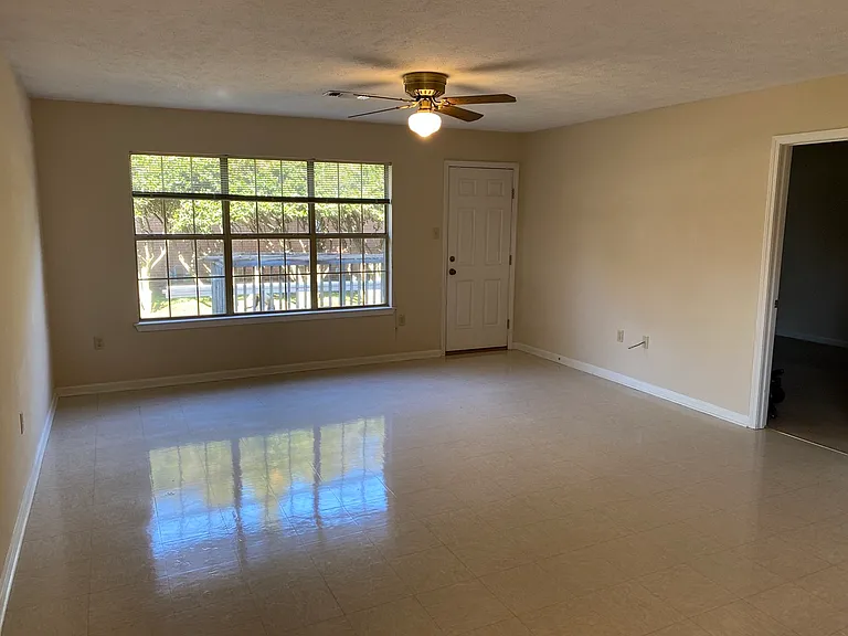 2823 College Ave #2 — Photo 3
