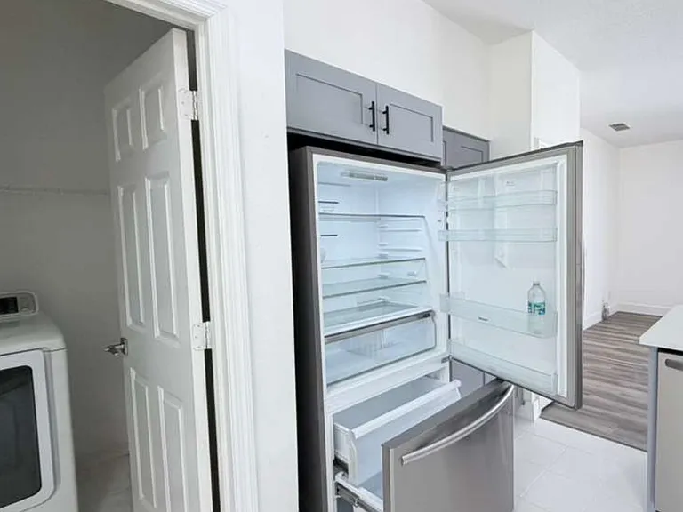 906 Berwick Dr — Photo 26