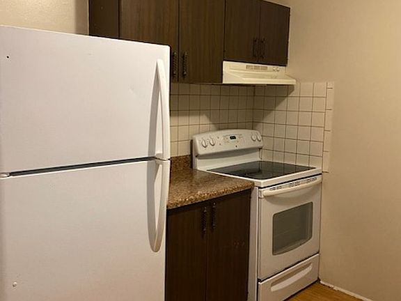 4th image of 1003 Arrowhead Dr #A