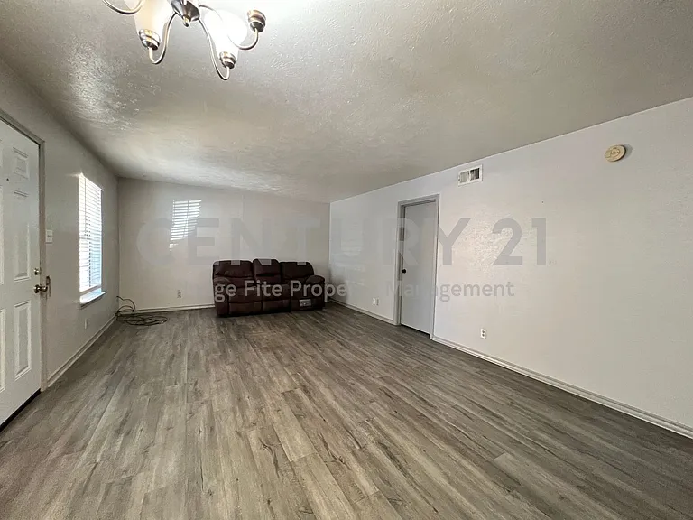 1108 N Elm St #3 — Photo 3