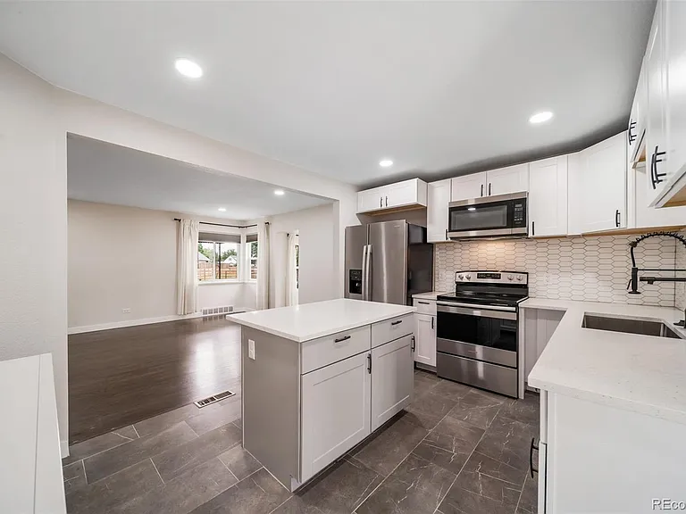2395 S Irving St — Photo 10