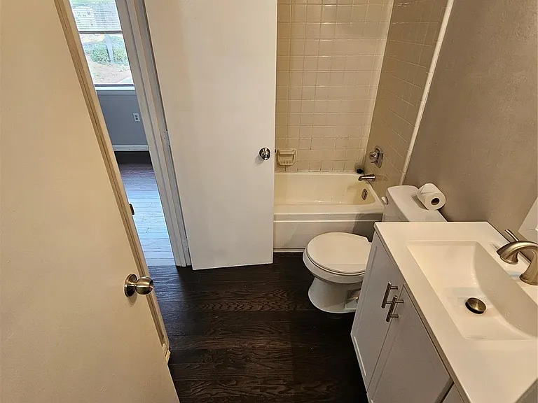 4811 Spring Lake Dr #E — Photo 25