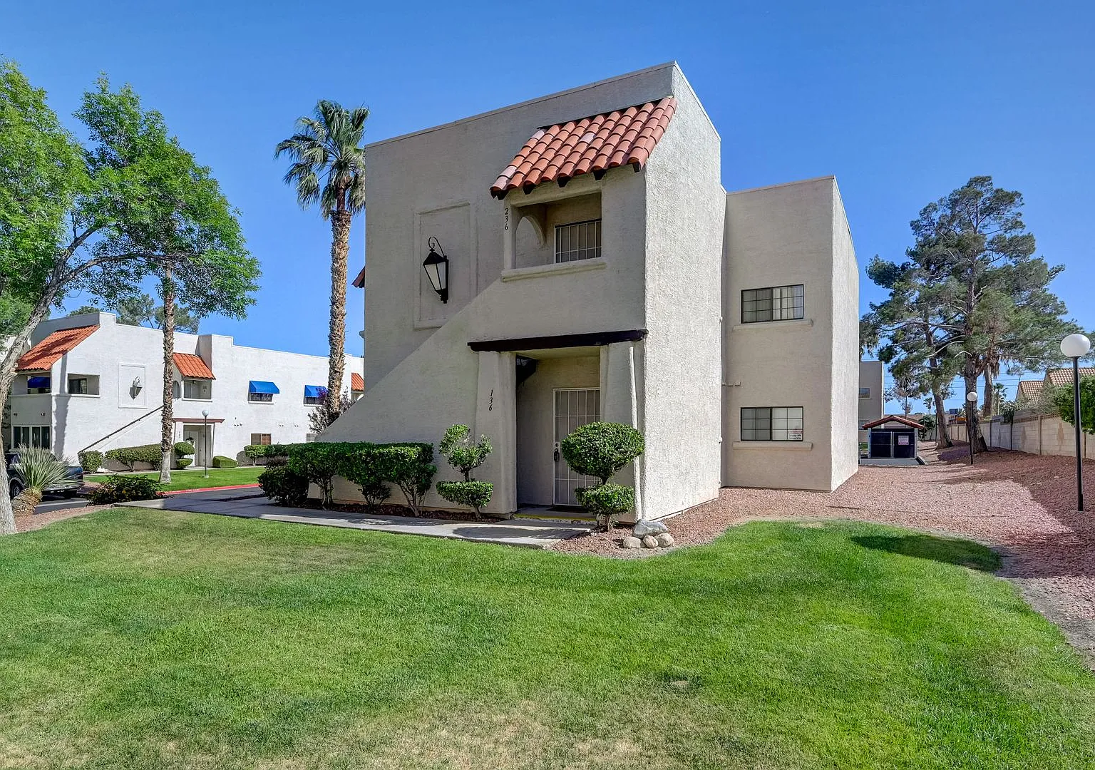 Move-In Ready Condo Near Summerlin! — Photo 4