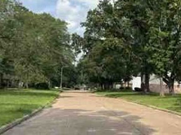 Exterior Neighborhood (street photo)