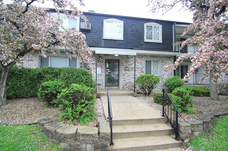 1st image of 121 W North St