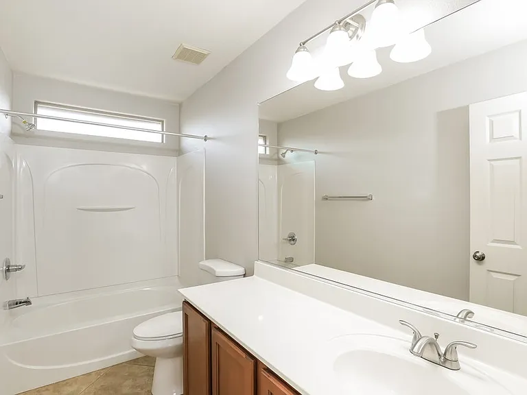 1575 E Elgin St — Photo 12