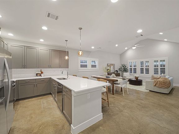 3rd image of 1686 Kings Hwy
