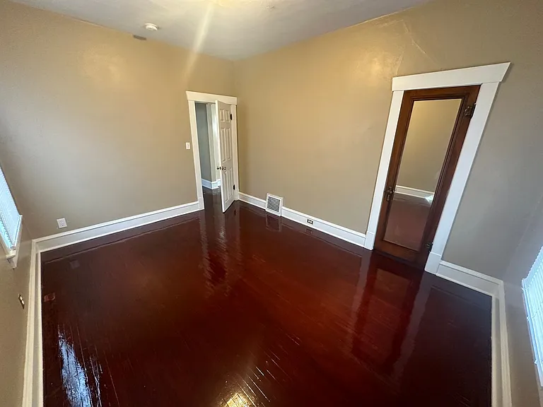 507 1/2 S Clayton St — Photo 4
