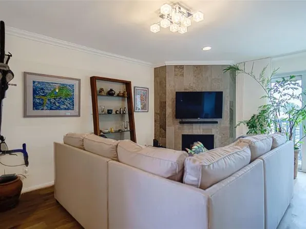 3220 69th St APT E5, Galveston, TX 77551