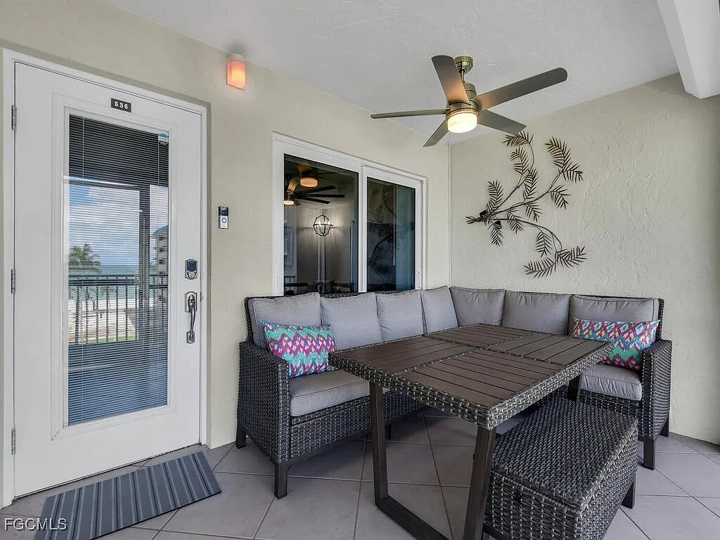 3 bed, 2.0 bath, 1222 sqft, $9,000 — Photo 1