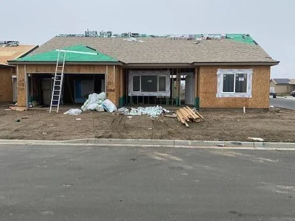 1121 S Cottage Pl, Porterville, CA 93257