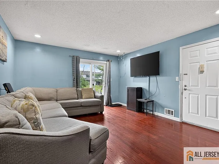 343 Lancaster Ct #2343 — Photo 4