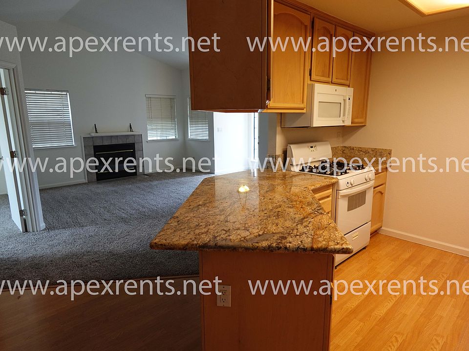 2nd image of 609 Springfield Cir