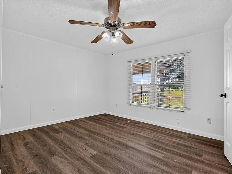 1955 Lauren Ln — Photo 20