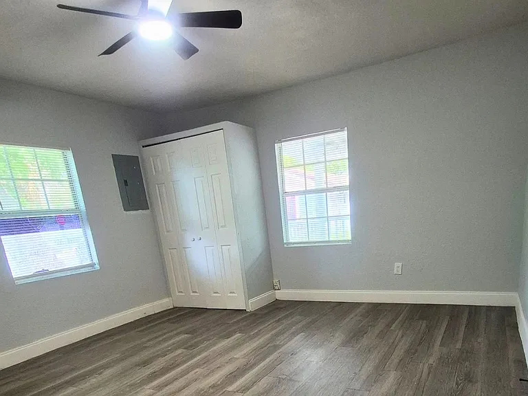 1040 Randall St — Photo 14