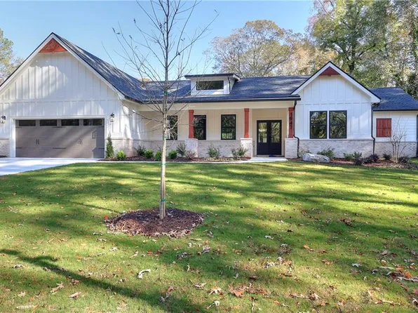 1947 Clark Dr, Tucker, GA 30084