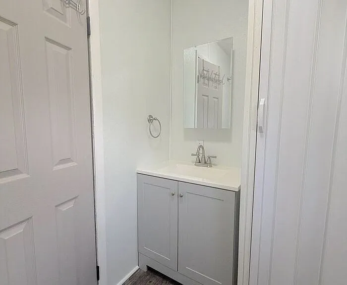 79 Martha Ave — Photo 6
