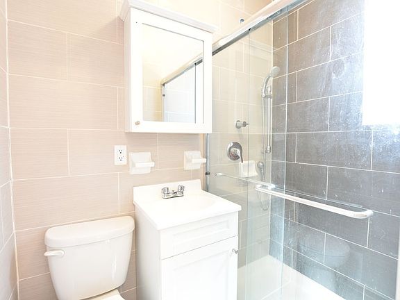 5th image of 236 E 112th St APT 52