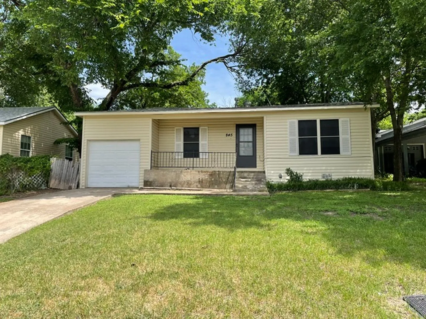 **Available Now** Charming 2 Bedroom 1 Bath Home In White Settlement — Photo 2