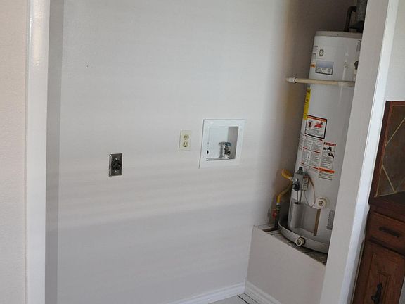 4th image of 402 W 6th St