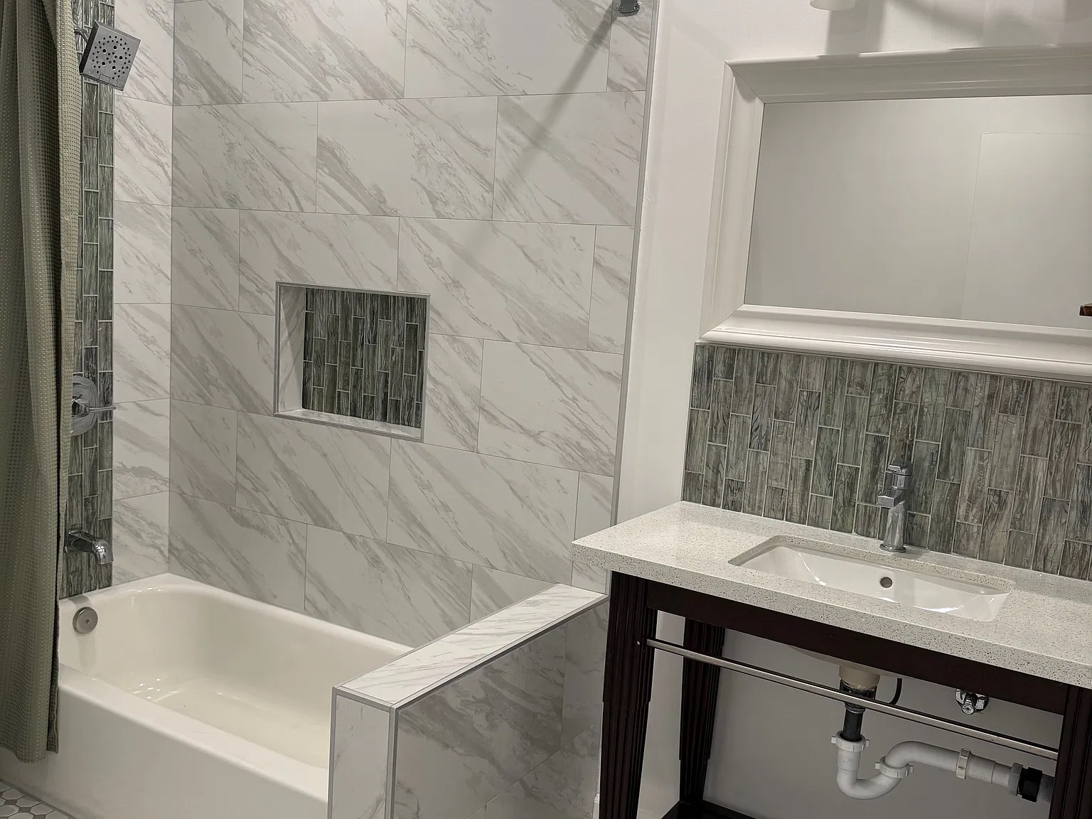 2 bed, 850 sqft, $3,850 — Photo 1