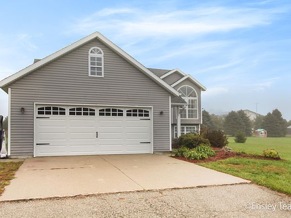 3rd image of 20130 Orchard Ln