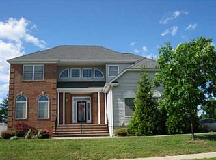 2 Makayla Ct, Monroe Township, NJ 08831