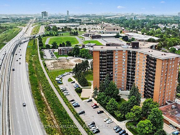 3rd image of 2000 Jasmine Cres #1417