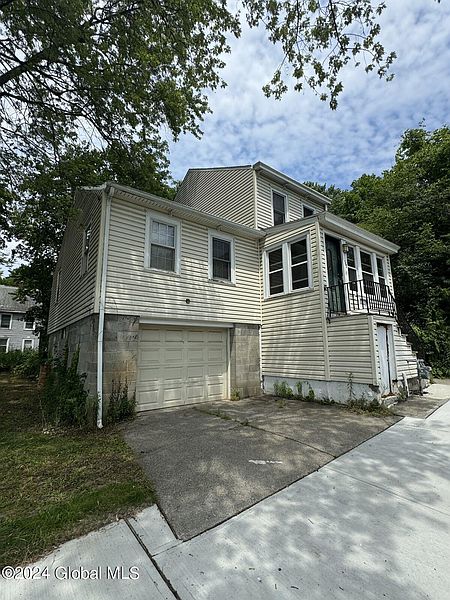 3rd image of 35 Benjamin Street