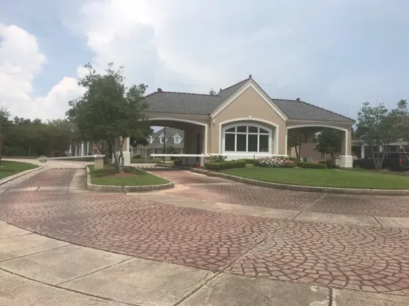 5930 Doral Ct, New Orleans, LA 70128