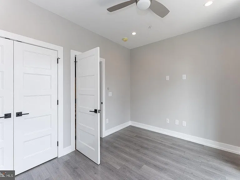 2127 N Randolph St — Photo 39