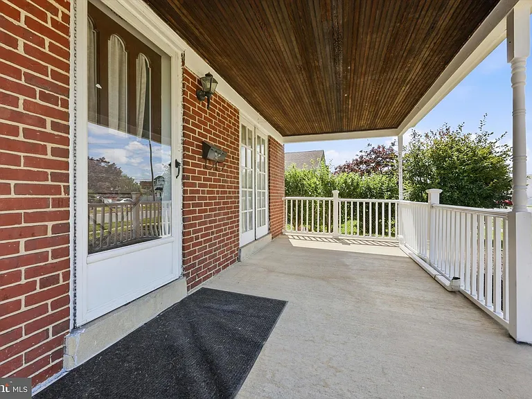 203 Commonwealth Ave — Photo 2