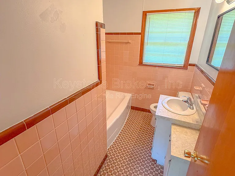 2525 Tredway Dr — Photo 9