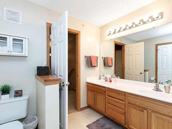 5th image of 894 Braunworth Ct