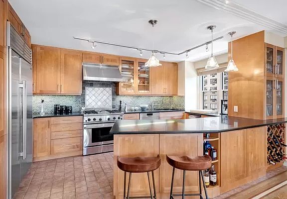 5th image of 165 E 32nd St #6EF