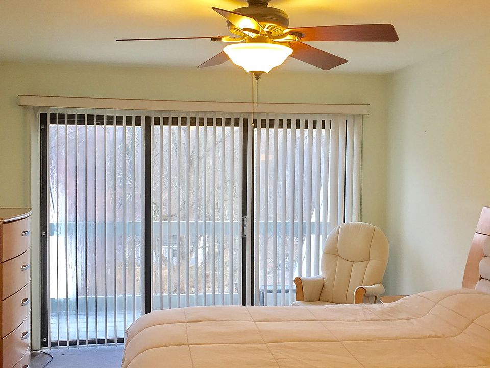Masterb/balcony/walkincloset
