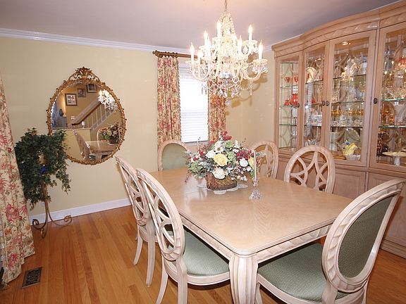 5th image of 754 Pelton Ave