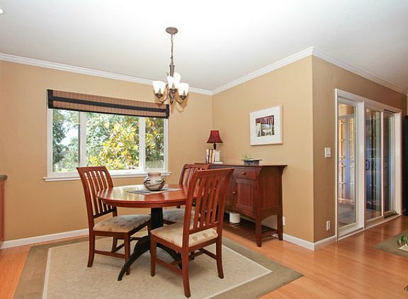 3rd image of 461 Burgess Dr APT 9